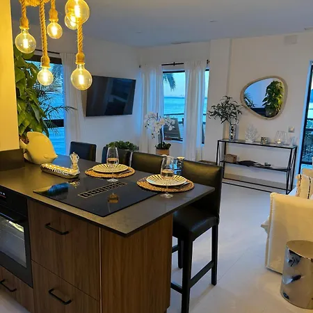 Beachfront Апартаменти Марбелья