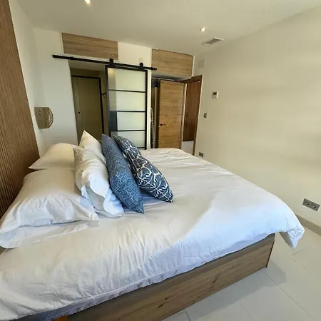 Beachfront Apartment *