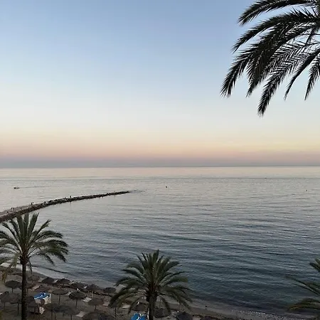 Beachfront شقة
